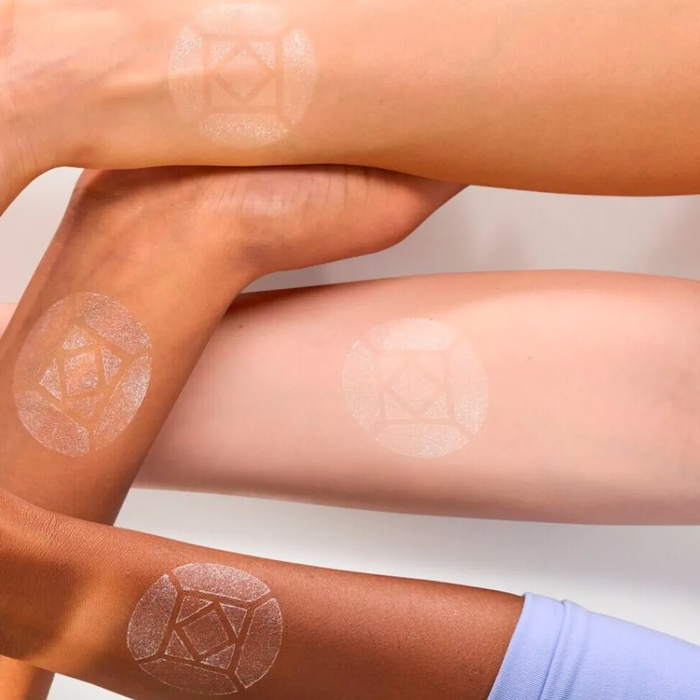 Essence Highlighter>Baby Got Diamond Highlighter Stick