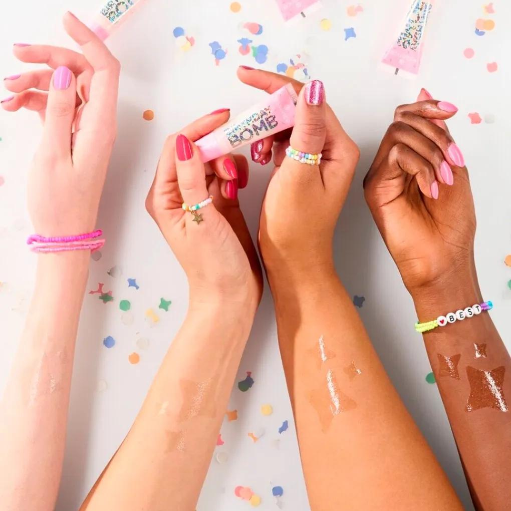 Essence Lipmake-Up>Birthday Bomb 01 Cake My Day Shiny Lipgloss
