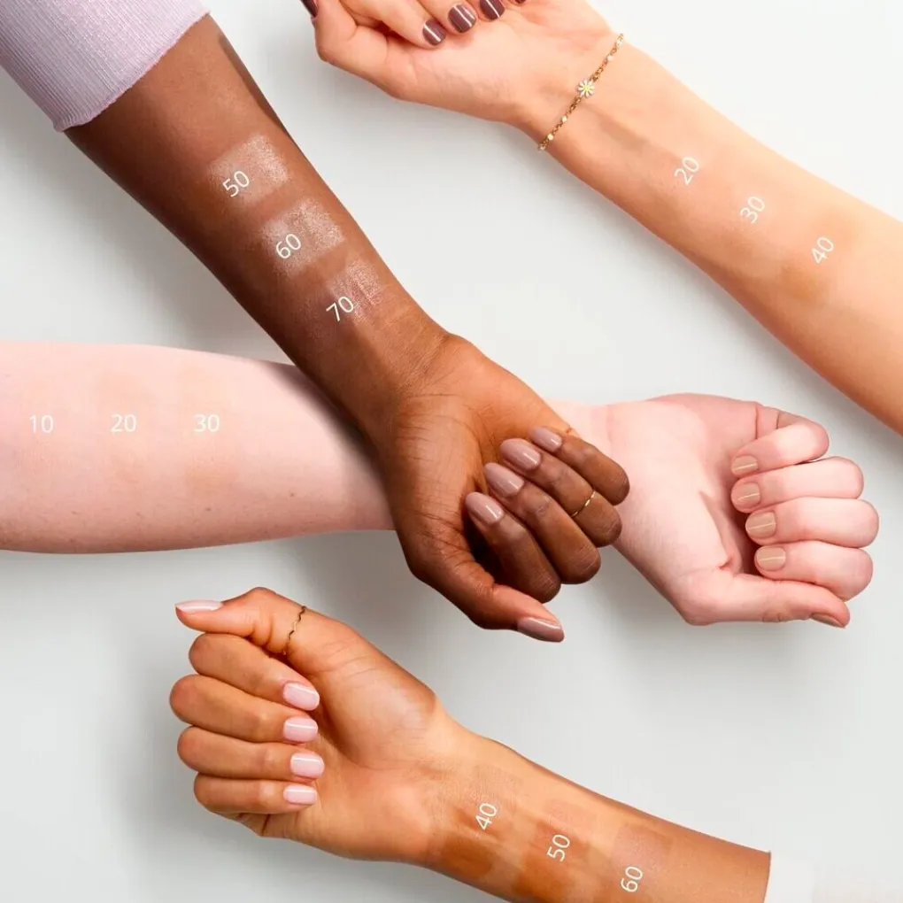 Essence Foundation>Magic Filter 30 Medium Tan Glow Booster